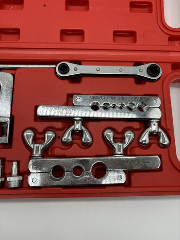 FELS- EN OPTROMPSET MET PIJPENSNIJDER 10-DELIG – Voor Airco/AC-leidingen (FLARING &amp; SWAGING SET)